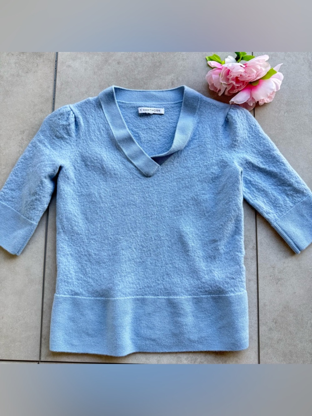 41 Hawthorn sweater Small light blue short sleeves 100% merino wool V Neck